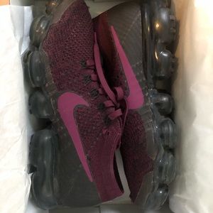 Women’s Nike Air Vapormax Flyknit - Burgundy
